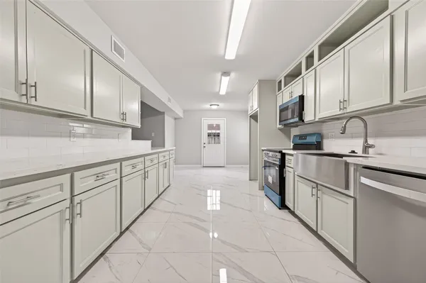 $3,195 | 7739 Antoine Drive, Houston, TX 77088