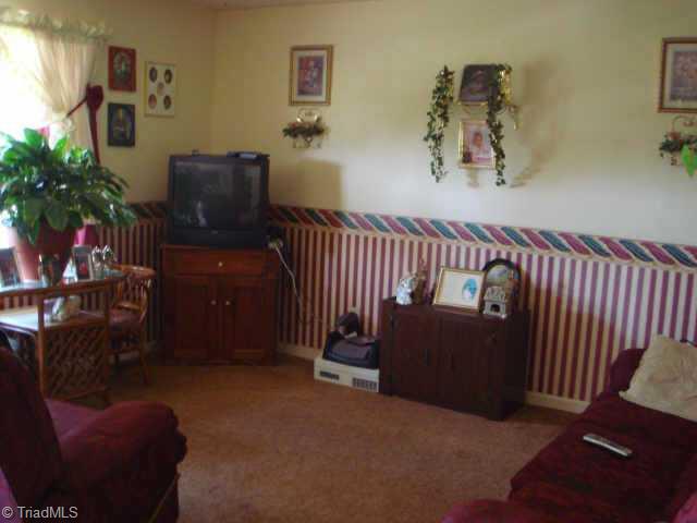 792 New Cut Road Lexington, NC 27292 - Photo 2 of 9 Other. Living Room