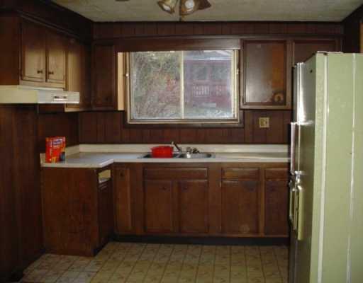 715 Crawford Run Road Tarentum, PA 15084 - Photo 2 of 8 Kitchen.