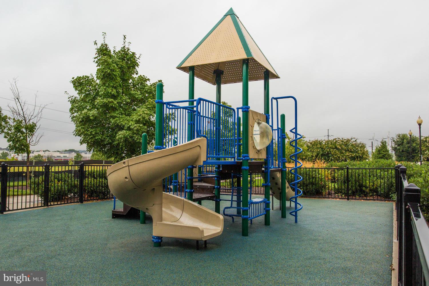 3650 South Glebe Road, Unit 462 Arlington, VA 22202 - Photo 29 of 29 Exterior (Rear)