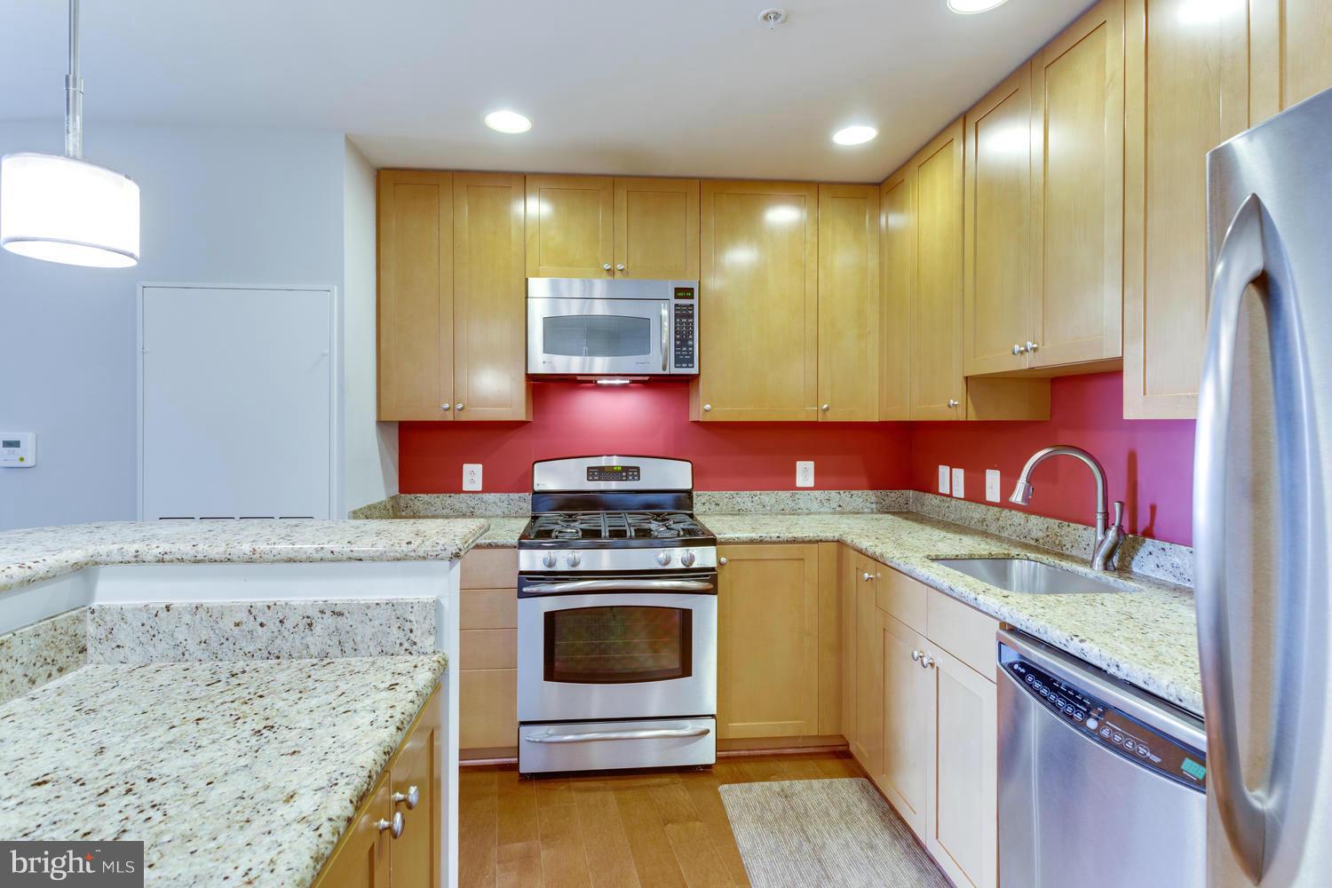 3650 South Glebe Road, Unit 462 Arlington, VA 22202 - Photo 8 of 29 Kitchen