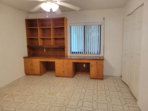 a close up view of a washer