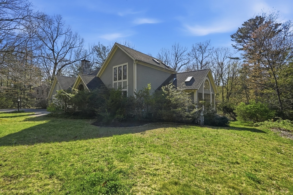 28 Trillium Way Amherst, MA 01002 - Photo 3 of 42