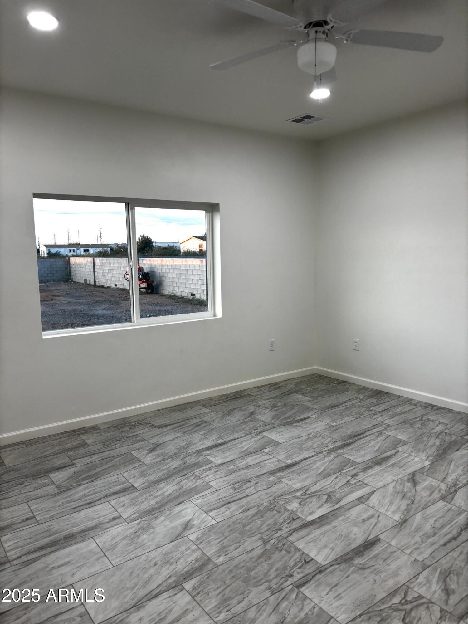 486 Anderson Avenue Douglas, AZ 85607 - Photo 11 of 16 an empty room with a window