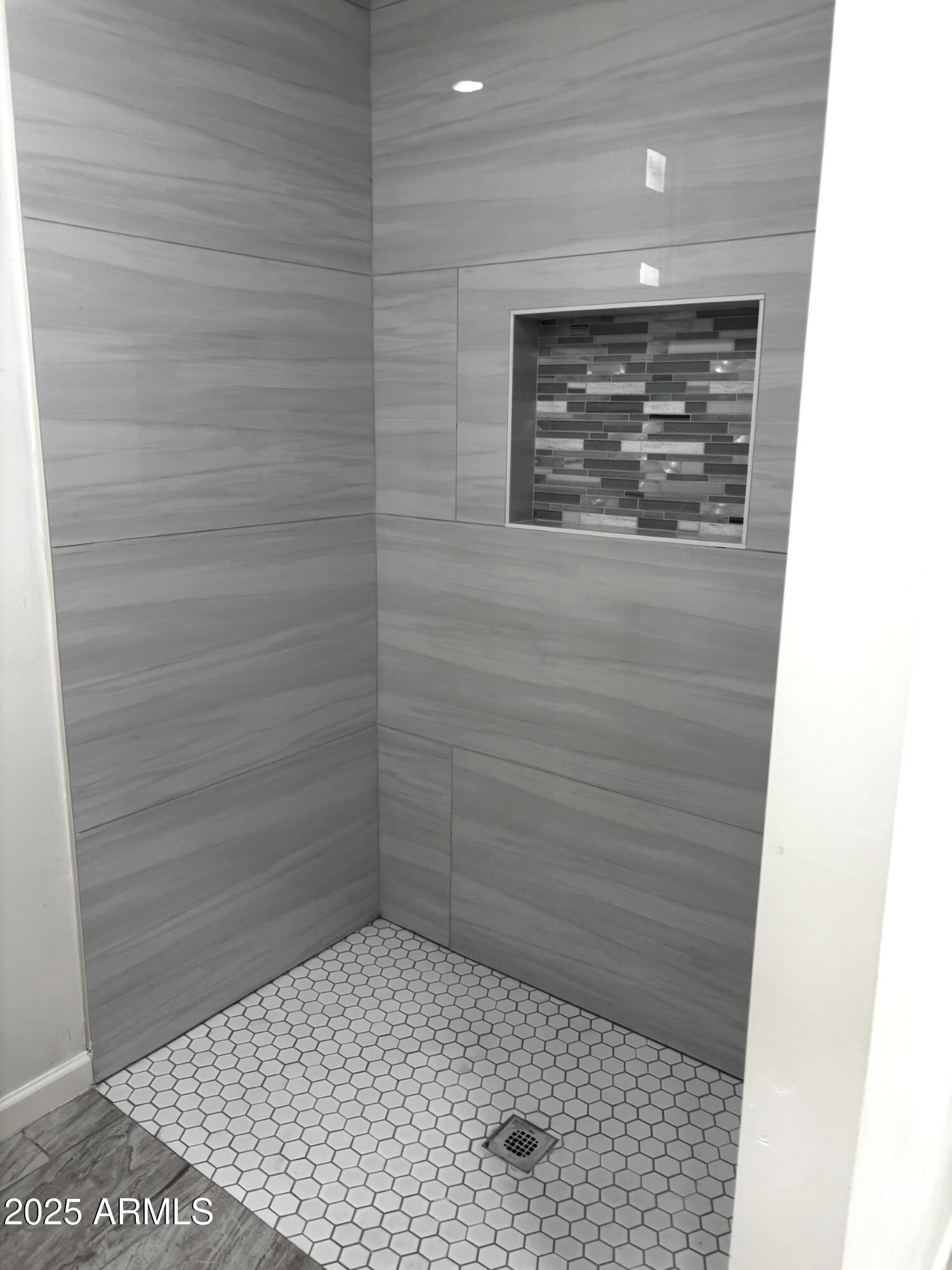 486 Anderson Avenue Douglas, AZ 85607 - Photo 14 of 16 a bathroom with a shower