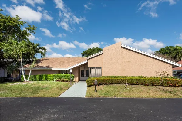 $5,500 | 921 Bayberry Point Drive, Plantation, FL 33324