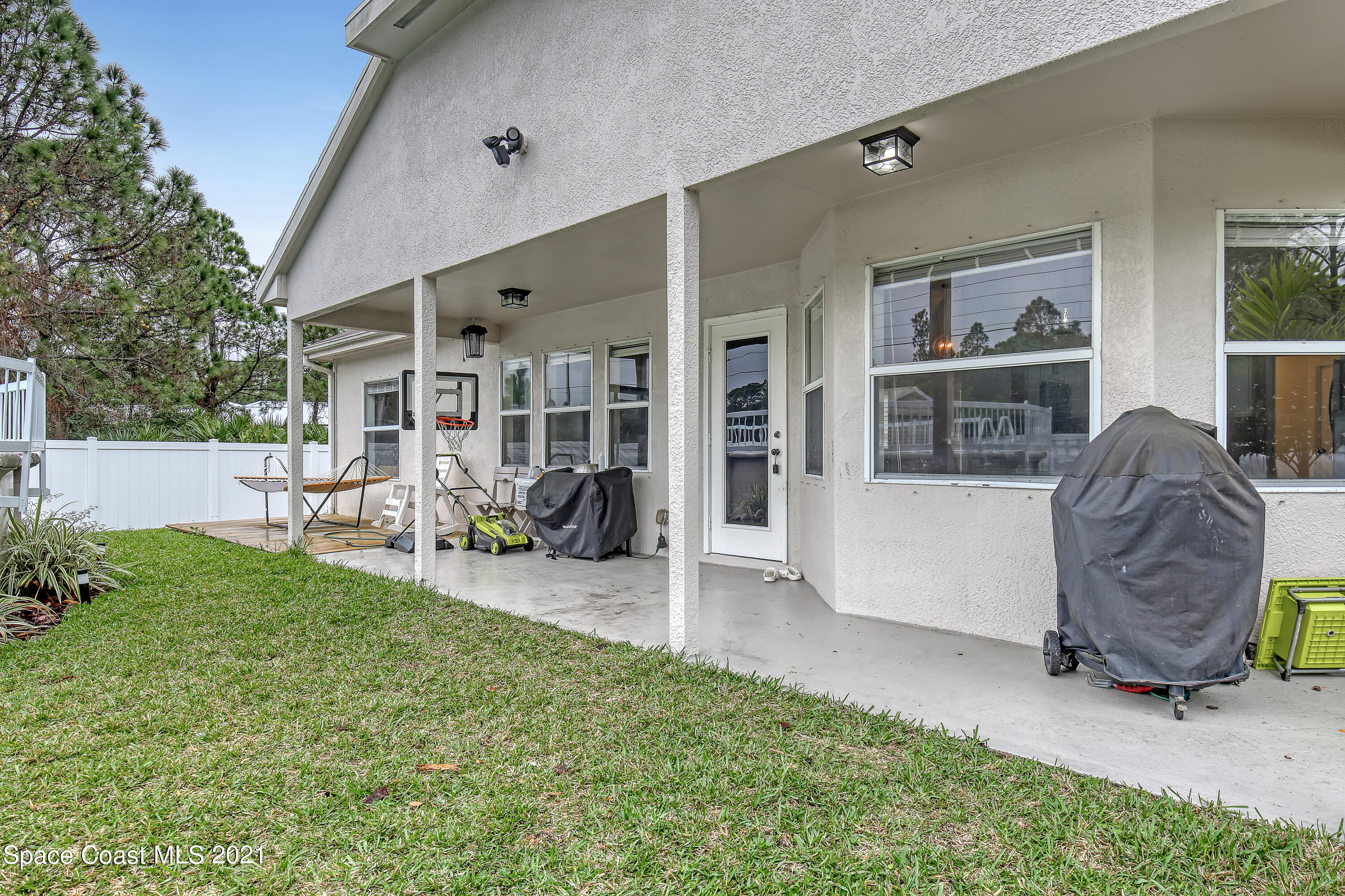1277 Harlingen Road Southwest Palm Bay, FL 32908 - Photo 27 of 32 a view of a chairs and table in backyard