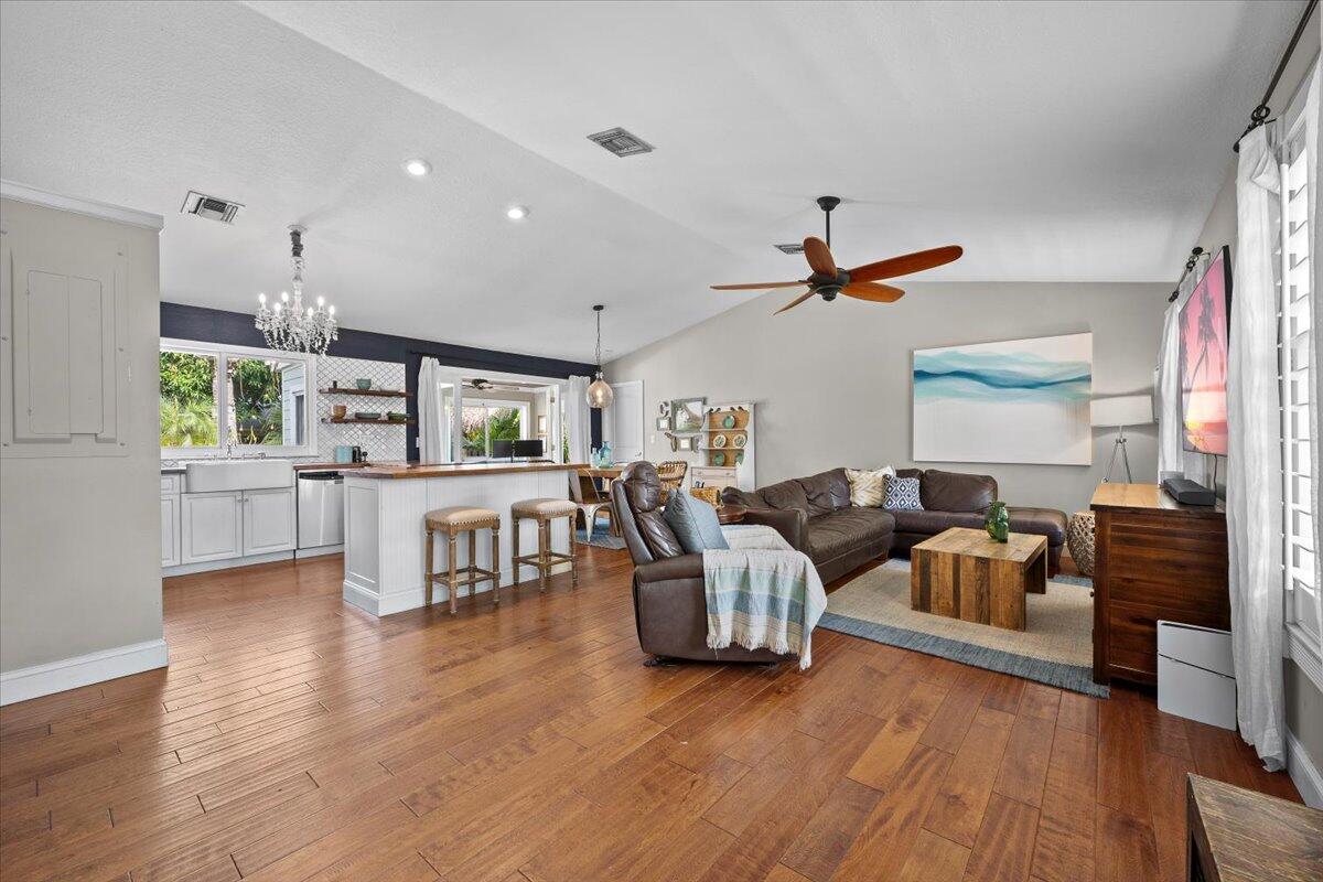 443 Beacon Street Tequesta, FL 33469 - Photo 4 of 31 443 Beacon Street