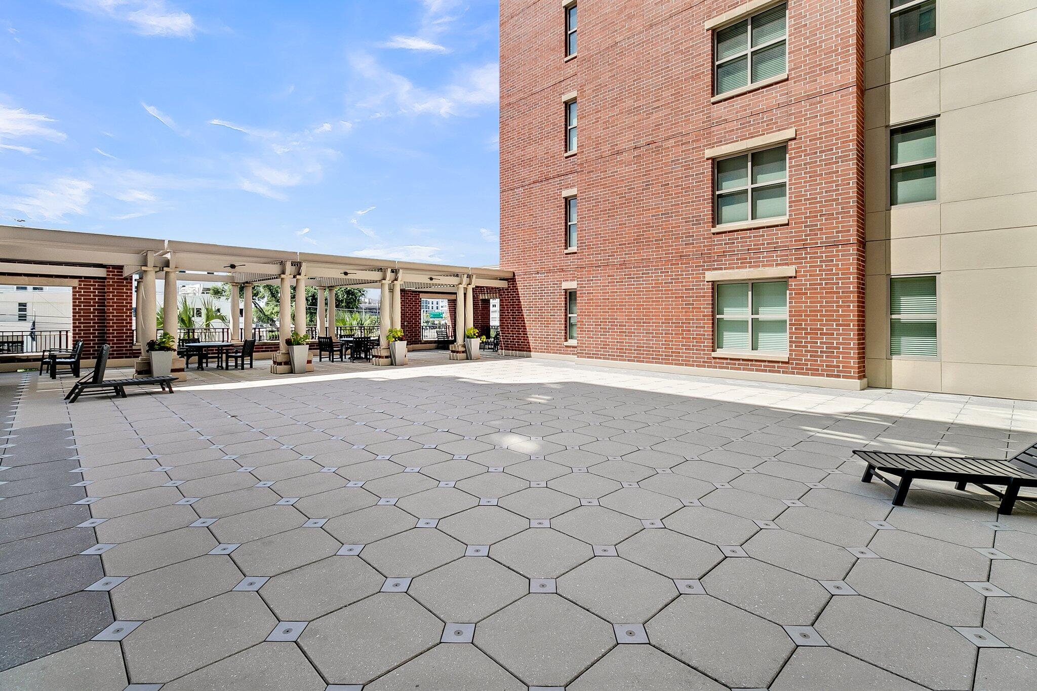 150 Bee Street, Unit 415 Charleston, SC 29425 - Photo 4 of 36 CREM - 150 Bee St APT 415-55