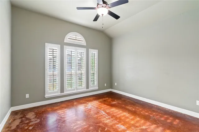 a view of empty room with ceiling fan