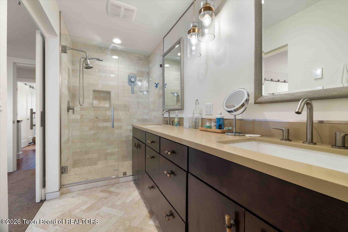 804 Powderhorn Lane, Unit C Jackson, WY 83001 - Photo 11 of 20 Primary Bath