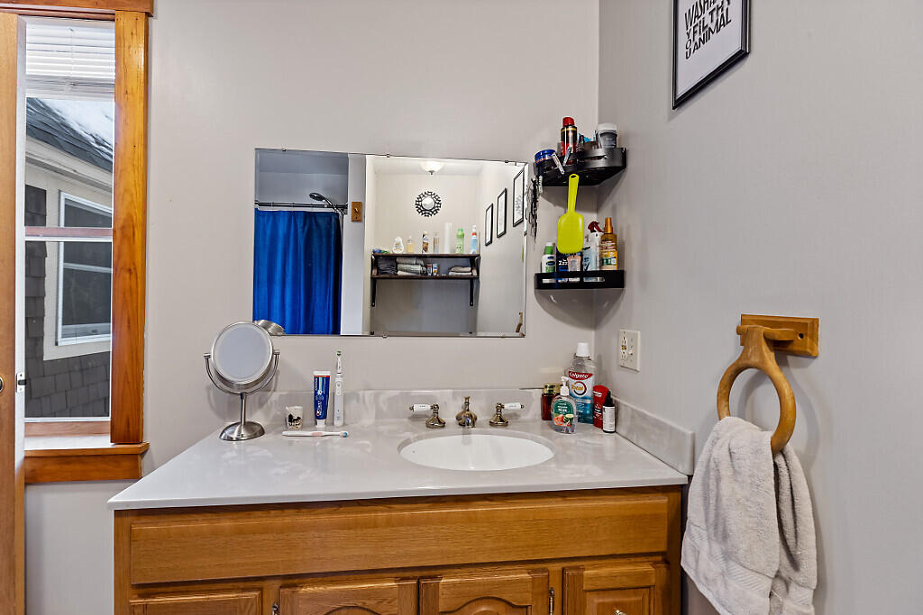 137 Middle Road Fairfield, ME 04937 - Photo 38 of 60 Full Bathroom