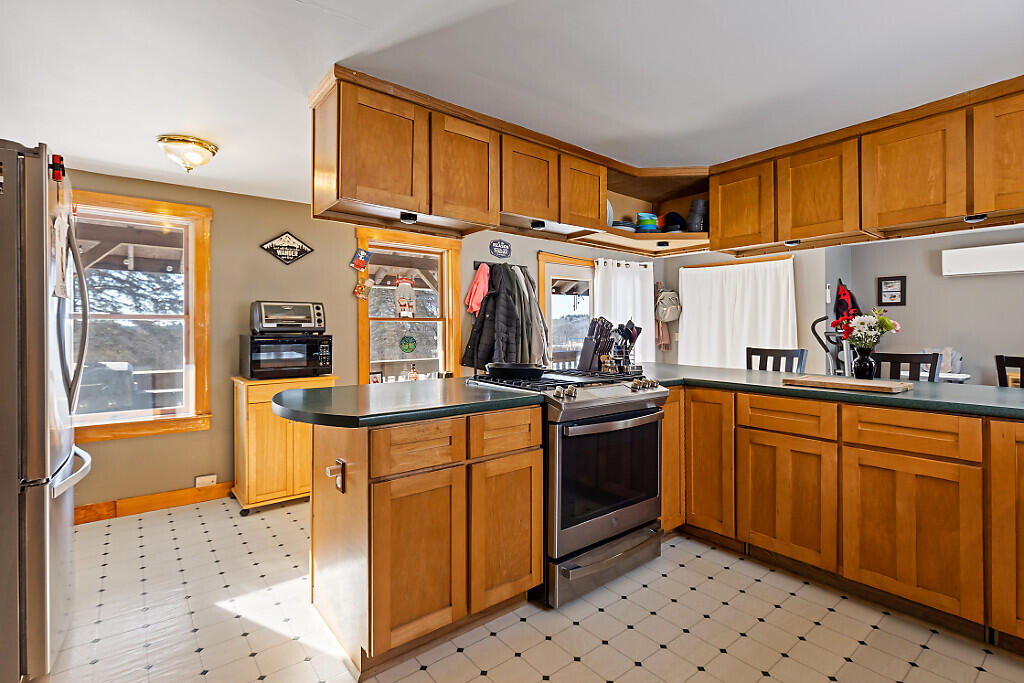 137 Middle Road Fairfield, ME 04937 - Photo 10 of 60 Kitchen
