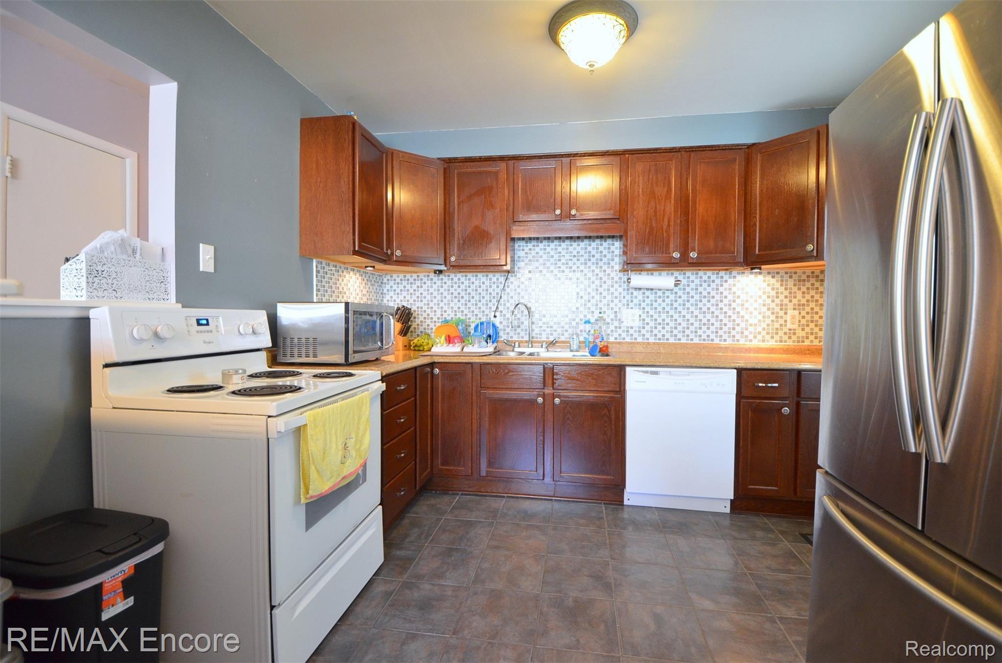 7859 Dubuque Road Clarkston, MI 48348 - Photo 8 of 39 DSC_0024.JPG