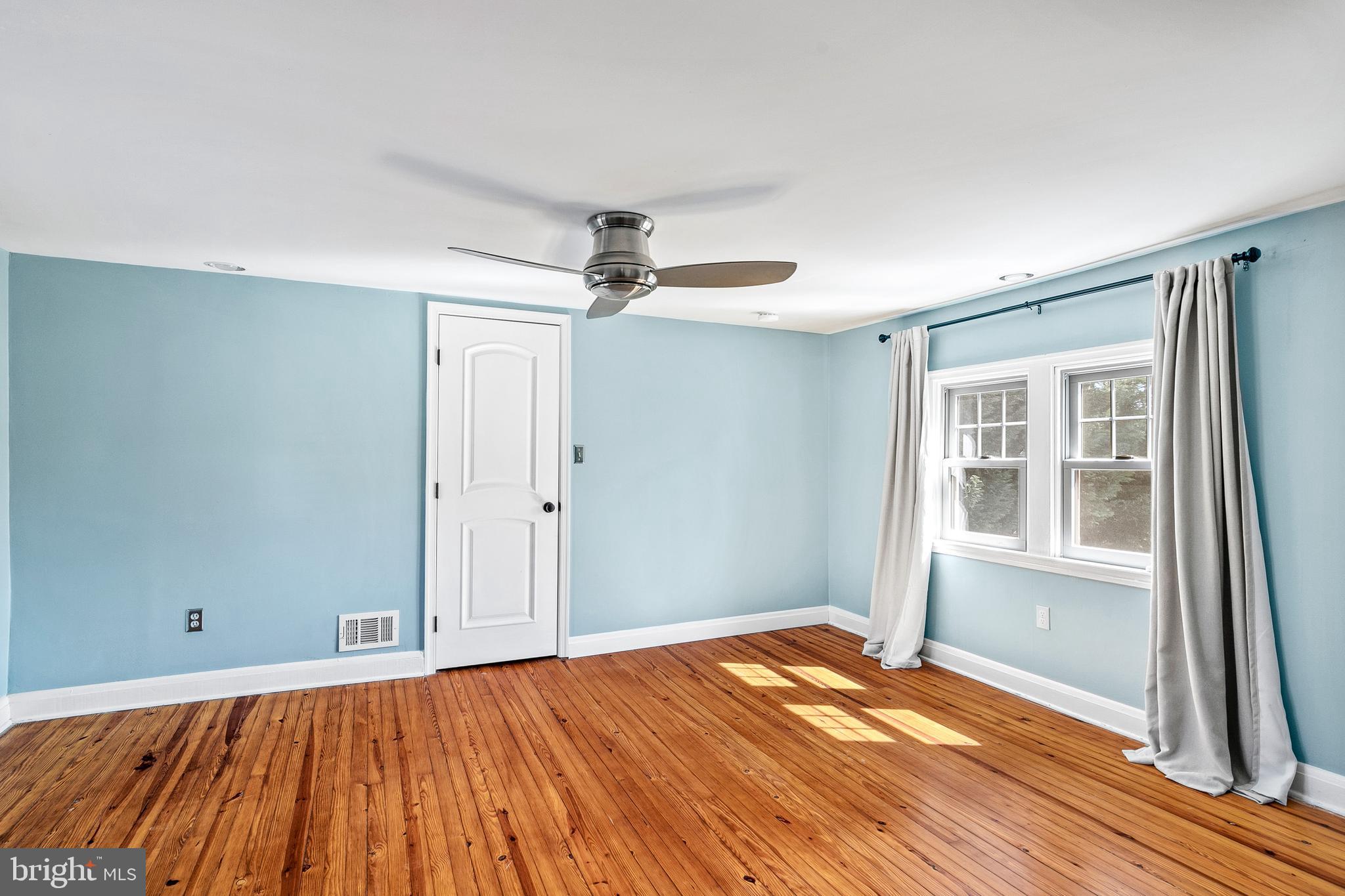 727 Whitehall Beach Road Annapolis, MD 21409 - Photo 20 of 44 a view of empty room with wooden floor and fan