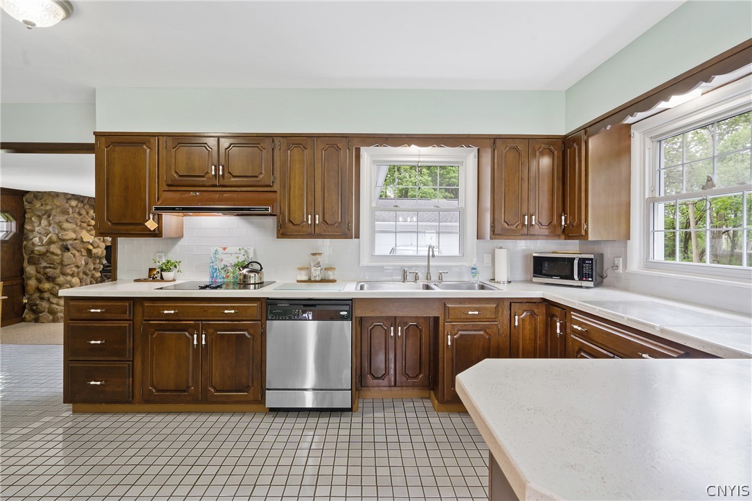 8 Lyndon Road De Witt, NY 13066 - Photo 15 of 46