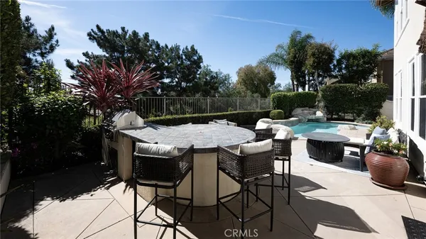 a view of a dinning table and chairs in the patio