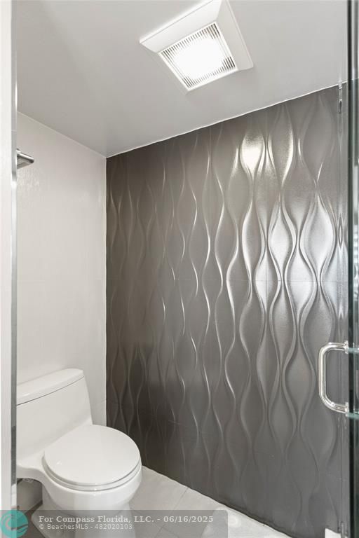 2917 South Ocean Boulevard, Unit 501 Highland Beach, FL 33487 - Photo 25 of 53 Bathroom 2