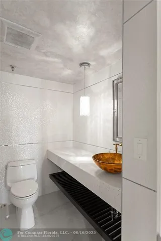 $9,000 | 2917 South Ocean Boulevard, Unit 501, Highland Beach, FL 33487