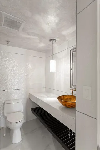 a view of utility room