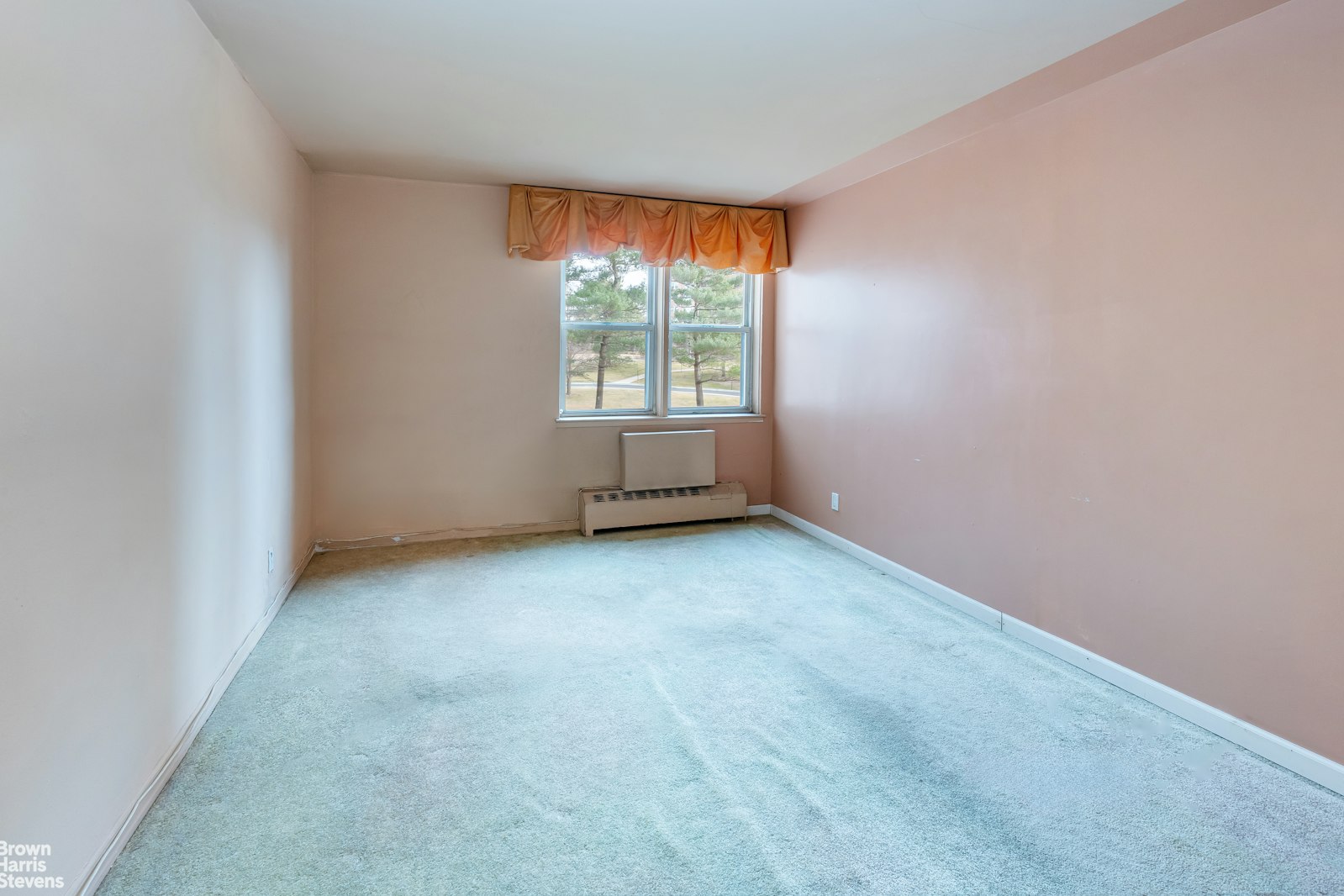 5700 Arlington Avenue, Unit 2X Bronx, NY 10471 - Photo 4 of 23 an empty room with a window