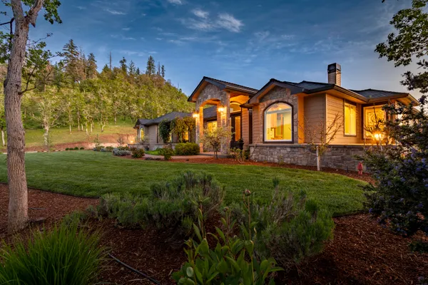 $2,295,000 | 1884 South Obenchain Road, Eagle Point, OR 97524