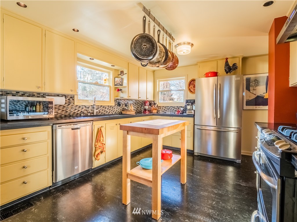 10049 Collins Road Sedro-Woolley, WA 98284 - Photo 5 of 40 Gallery Image 5