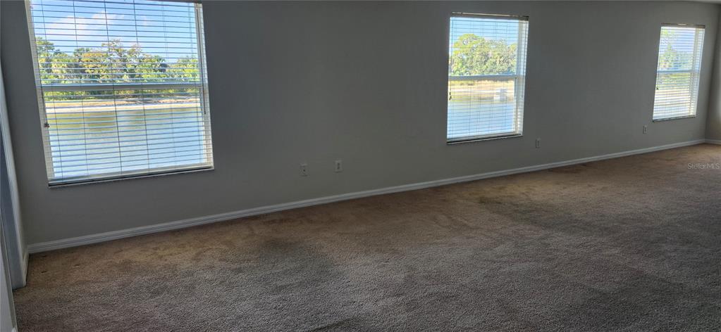 7524 Dragon Fly Loop Gibsonton, FL 33534 - Photo 35 of 55 an empty room with a window