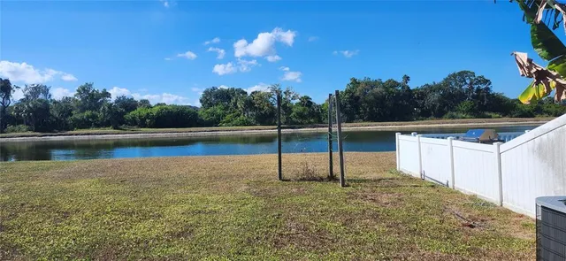 $2,400 | 7524 Dragon Fly Loop, Gibsonton, FL 33534