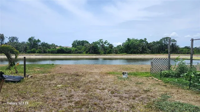 $2,400 | 7524 Dragon Fly Loop, Gibsonton, FL 33534