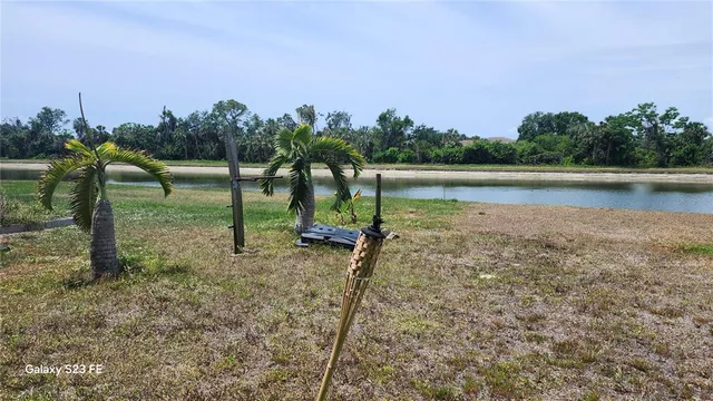 $2,400 | 7524 Dragon Fly Loop, Gibsonton, FL 33534