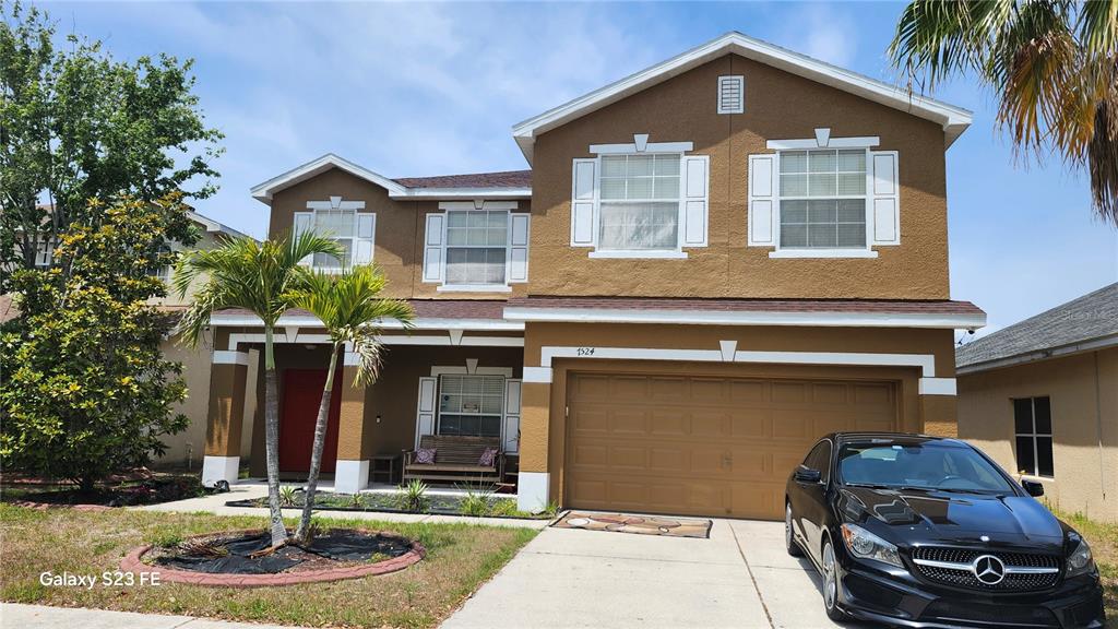 7524 Dragon Fly Loop Gibsonton, FL 33534 - Photo 52 of 55 a front view of a house with garden