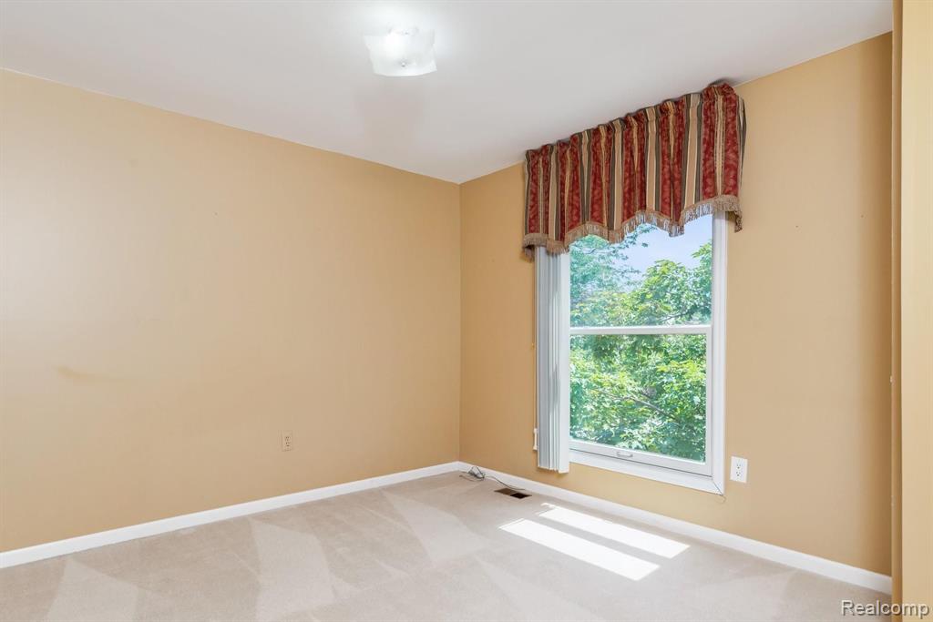 887 Ten Point Drive Rochester, MI 48309 - Photo 27 of 39