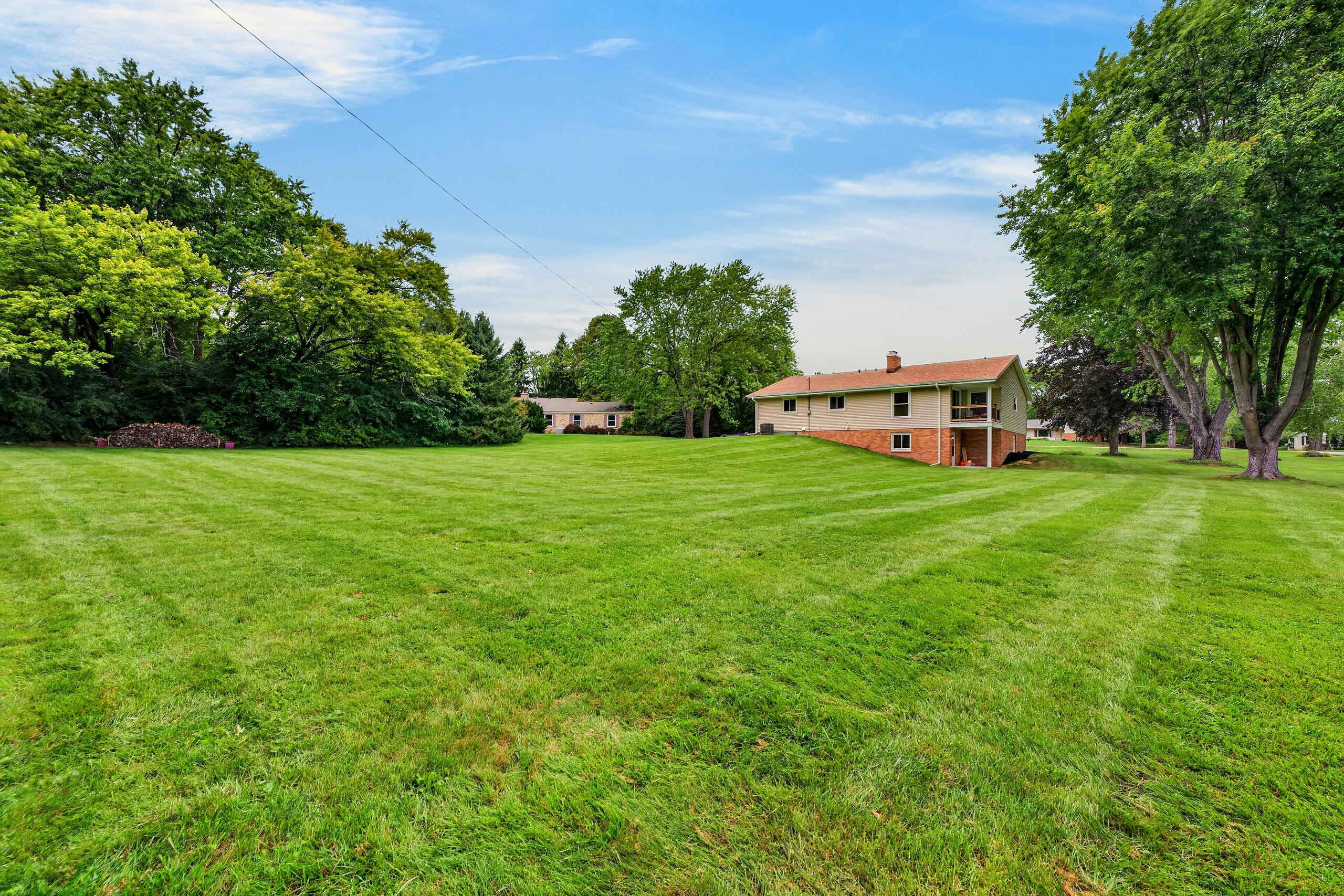 8153 West Holly Road Mequon, WI 53097 - Photo 23 of 42 047_DH100258