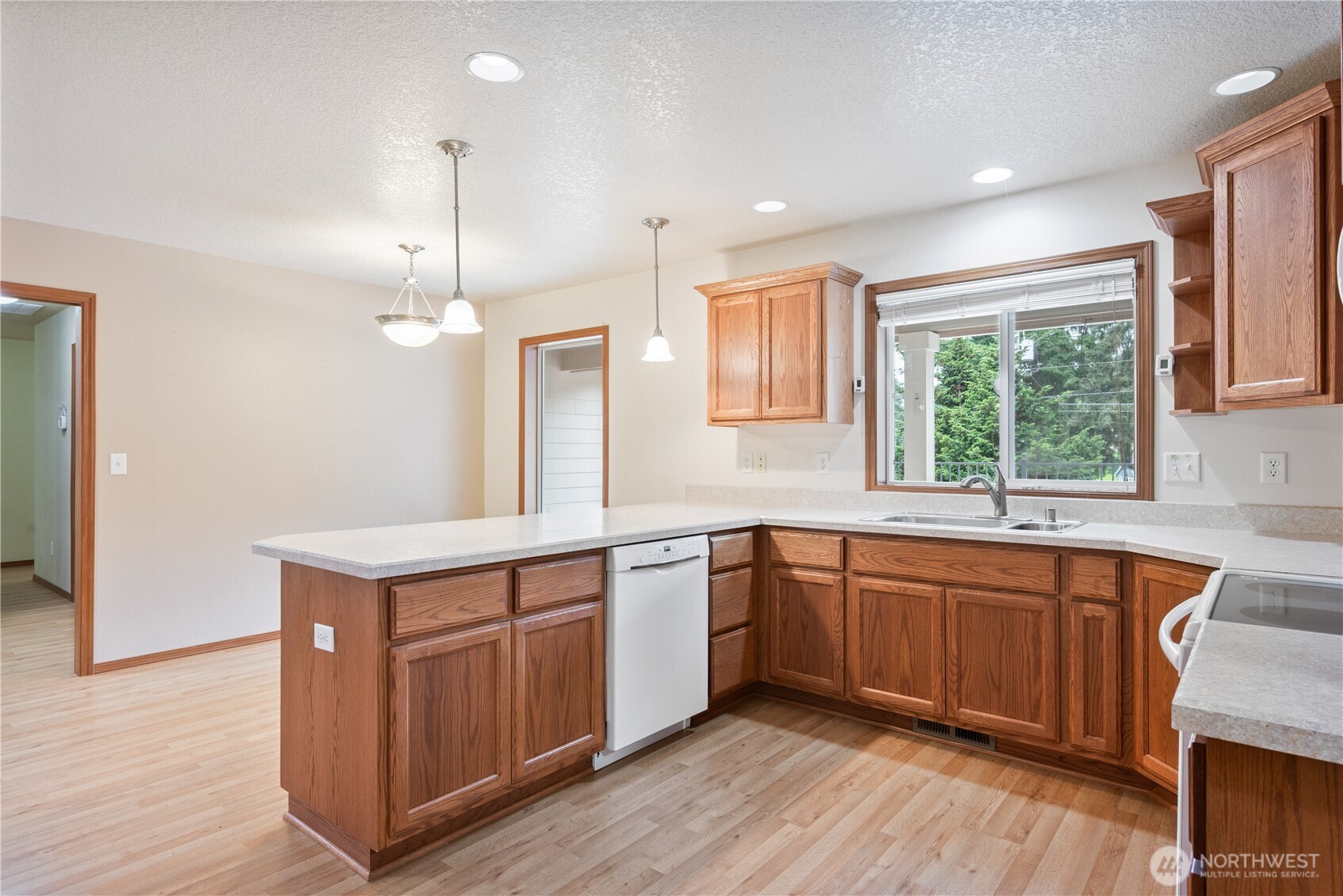 2336 West Castleman Street Longview, WA 98632 - Photo 6 of 40