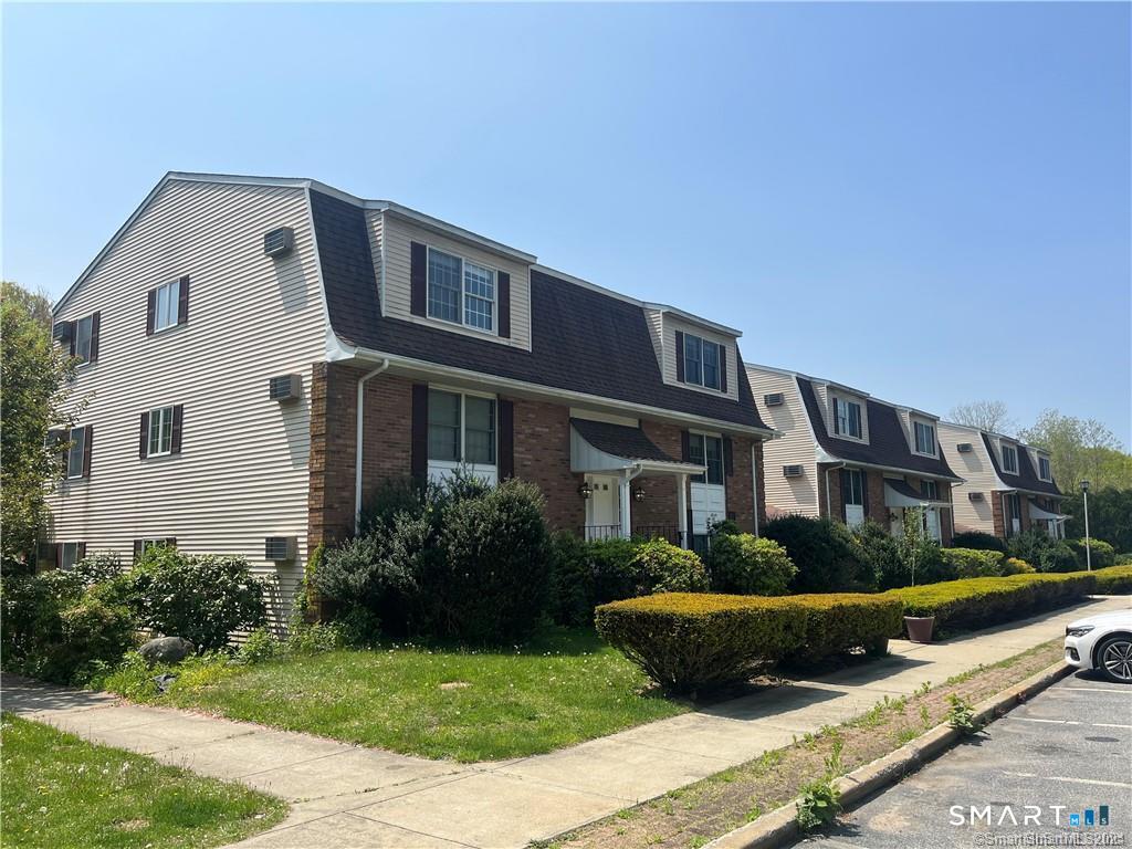302 Boston Post Road Waterford, CT 06385 - Photo 2 of 10