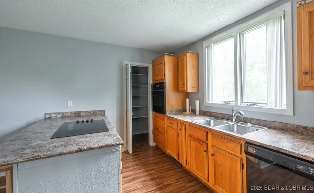 $355,000 | 27093 Karr's Park Avenue, Warsaw, MO 65355