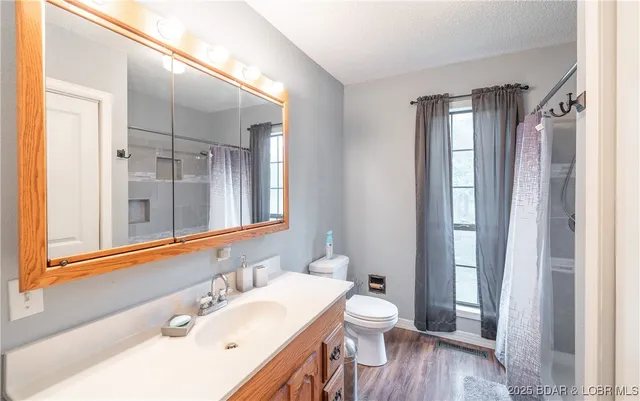 $355,000 | 27093 Karr's Park Avenue, Warsaw, MO 65355