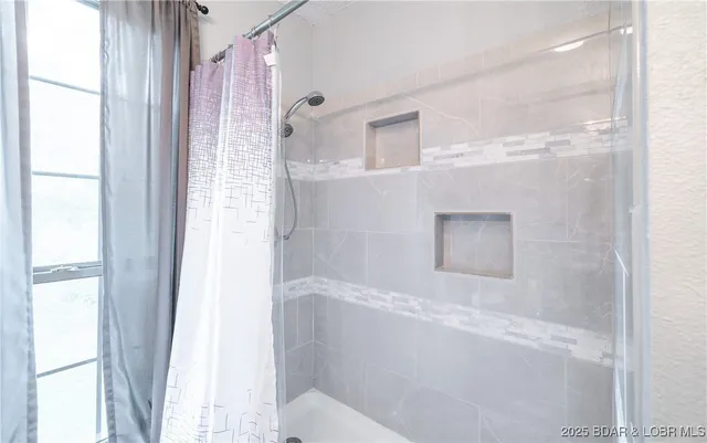 $355,000 | 27093 Karr's Park Avenue, Warsaw, MO 65355