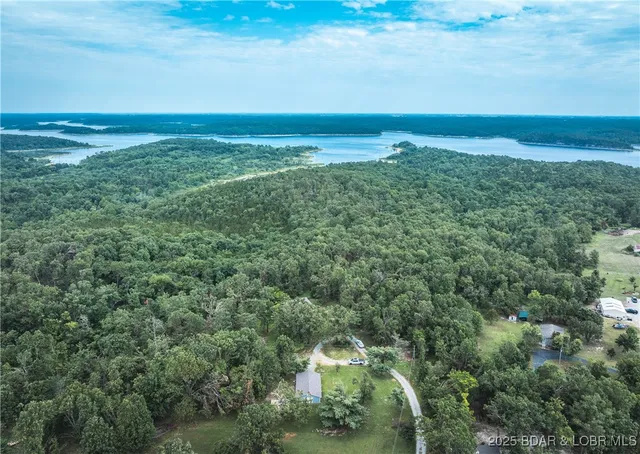 $355,000 | 27093 Karr's Park Avenue, Warsaw, MO 65355