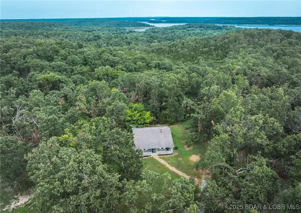 $345,000 | 27093 Karr's Park Avenue, Warsaw, MO 65355