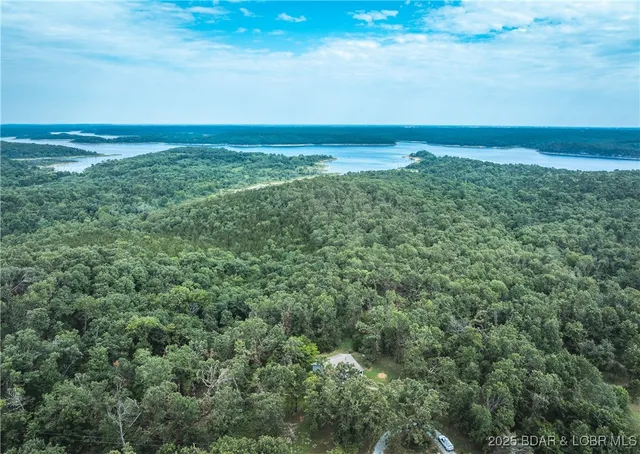 $355,000 | 27093 Karr's Park Avenue, Warsaw, MO 65355