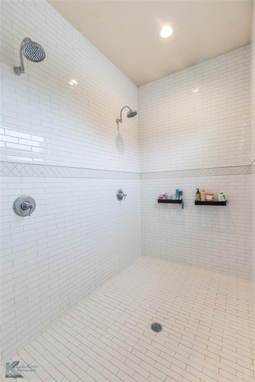 622 Ranch Road Buffalo Gap, TX 79508 - Photo 19 of 40 a bathroom with a shower