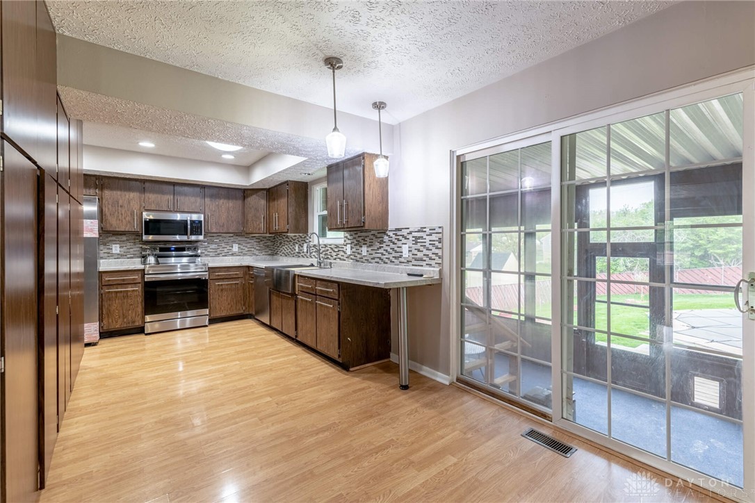 1255 East Westbrook Road Clayton, OH 45415 - Photo 5 of 34