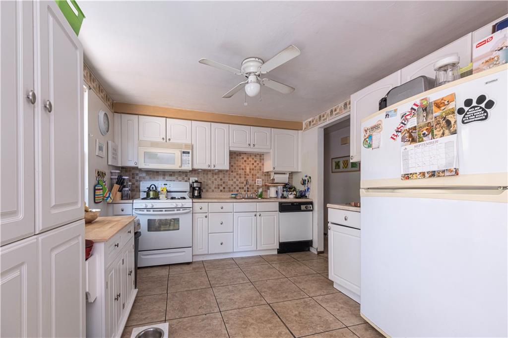 369 Stotler Road Pittsburgh, PA 15235 - Photo 3 of 20 Gallery Image 3