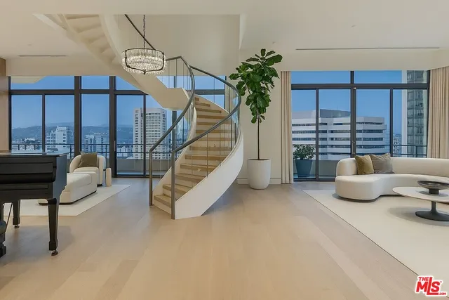 a view of livingroom with furniture