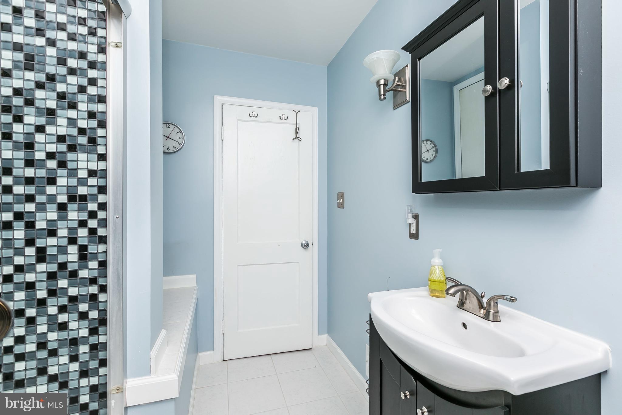 7335 Stratton Way Baltimore, MD 21224 - Photo 17 of 30 Bath (Master)