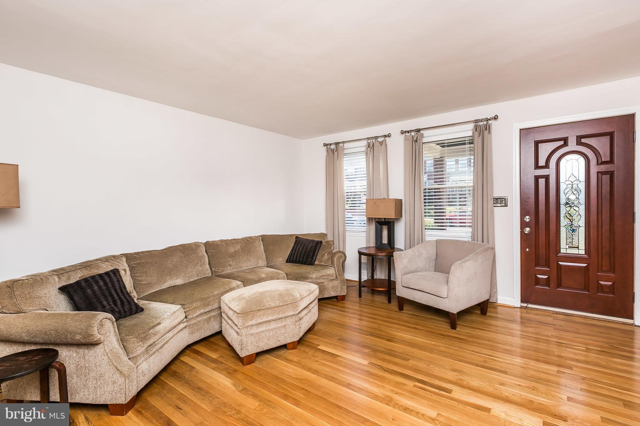 7335 Stratton Way Baltimore, MD 21224 - Photo 5 of 30 Living Room