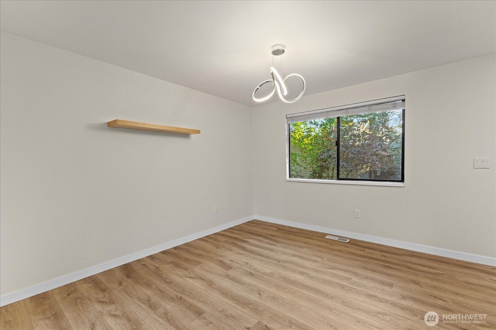 9607 122nd Avenue Southeast Renton, WA 98056 - Photo 19 of 32 an empty room with windows