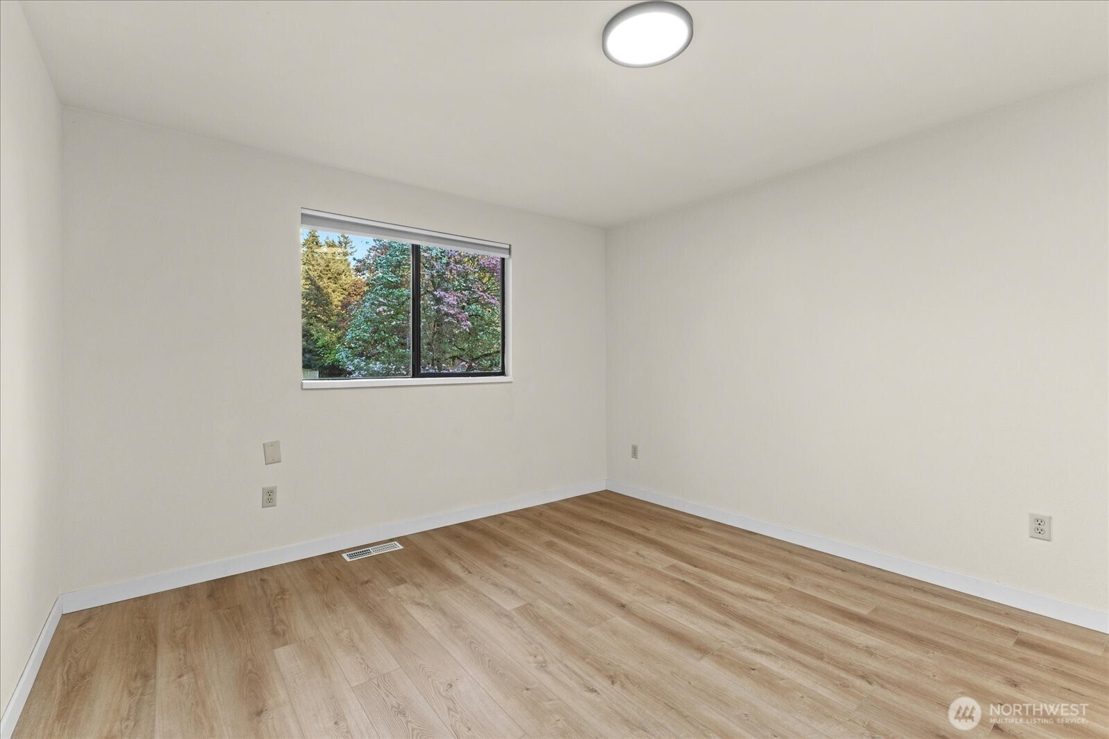 9607 122nd Avenue Southeast Renton, WA 98056 - Photo 20 of 32 an empty room with a window